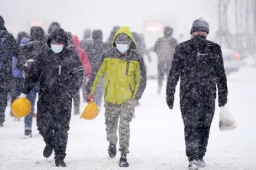 江南等地暴雨北方局地暴雪
