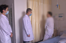 男子长期久坐后被诊断截瘫