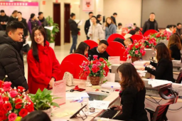 情人节多地迎领证高峰