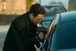 高启强为什么解领带擦玻璃