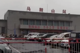 学生换乘32辆公交从合肥到上海上学