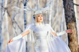 零下20℃用公款拍写真？女局长回应