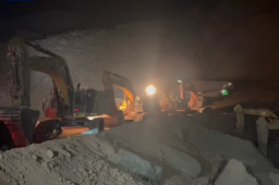 内蒙古煤矿塌方量巨大 51人仍失联