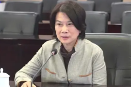 董明珠：不能以薪酬高低定五险一金