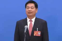 委员谈00后小伙刮腻子成世界冠军