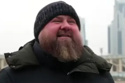 卡德罗夫臃肿现身引发“中毒”猜测