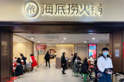 海底捞回应女大学生在包间留宿