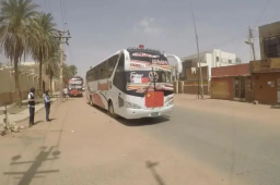 中国女外交官穿防弹衣组织苏丹撤侨