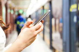 杭州女生地铁上隔空收到不雅照