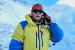 登珠峰遇难者队友：看他倒下很难过