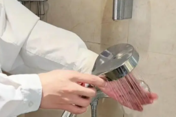 自来水公司呼吁市民每月洗澡2-4次