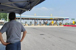 安徽村民拦下赴河南收割机就地作业