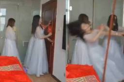 伴娘堵门要红包被伴郎连人带门踹飞
