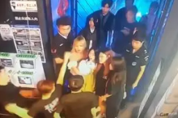 4女子酒吧遭3男子骚扰双方大打出手