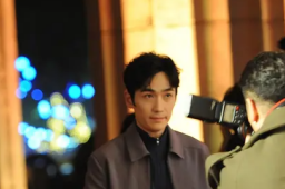 朱一龙回应人形立牌被打