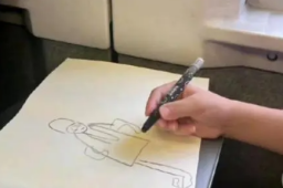 女作家被提醒管好小孩向12306投诉