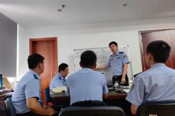 女子同时供职16家公司 落网时正面试