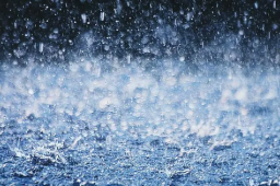 福州暴雨 消防车救援途中坠河