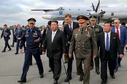 金正恩访俄获赠一把剑 镶嵌有宝石