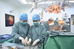 多地医生降薪 有人绩效奖金减半