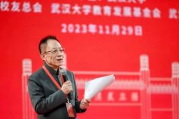易中天称雷军捐13亿让他深感惭愧