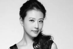 周海媚母亲悼念女儿：家人以你为荣