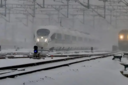 北方暴雪列车“不停地被取消”