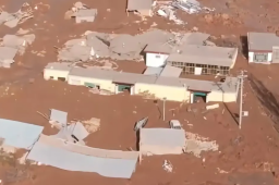 地震后村庄遭砂涌：泥浆浪头高3米