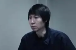李铁对着镜头说非常后悔