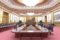 习近平会见马英九一行