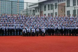 浙江警察学院毕业合影压迫感爆棚